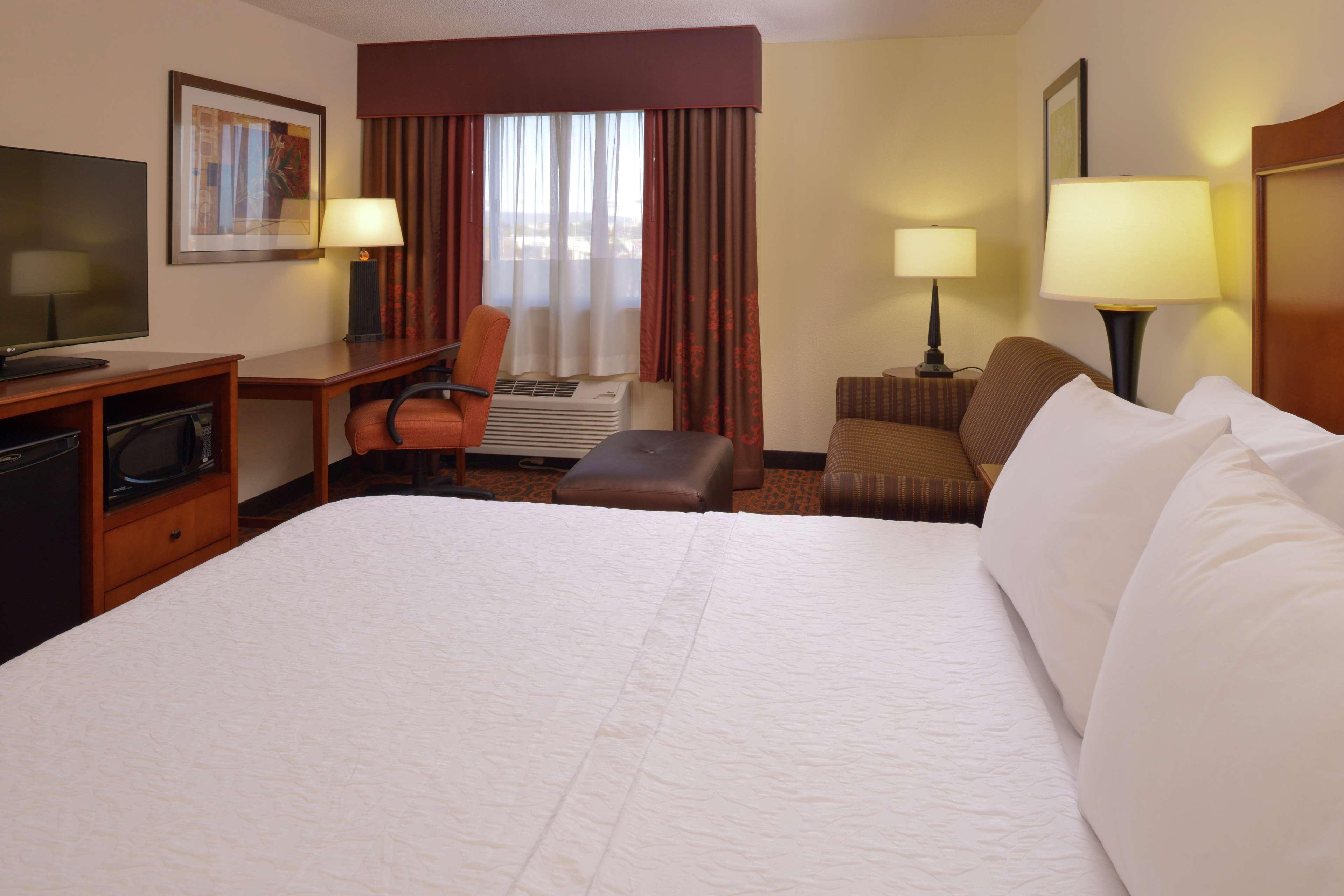 Hampton Inn Frederick Dış mekan fotoğraf
