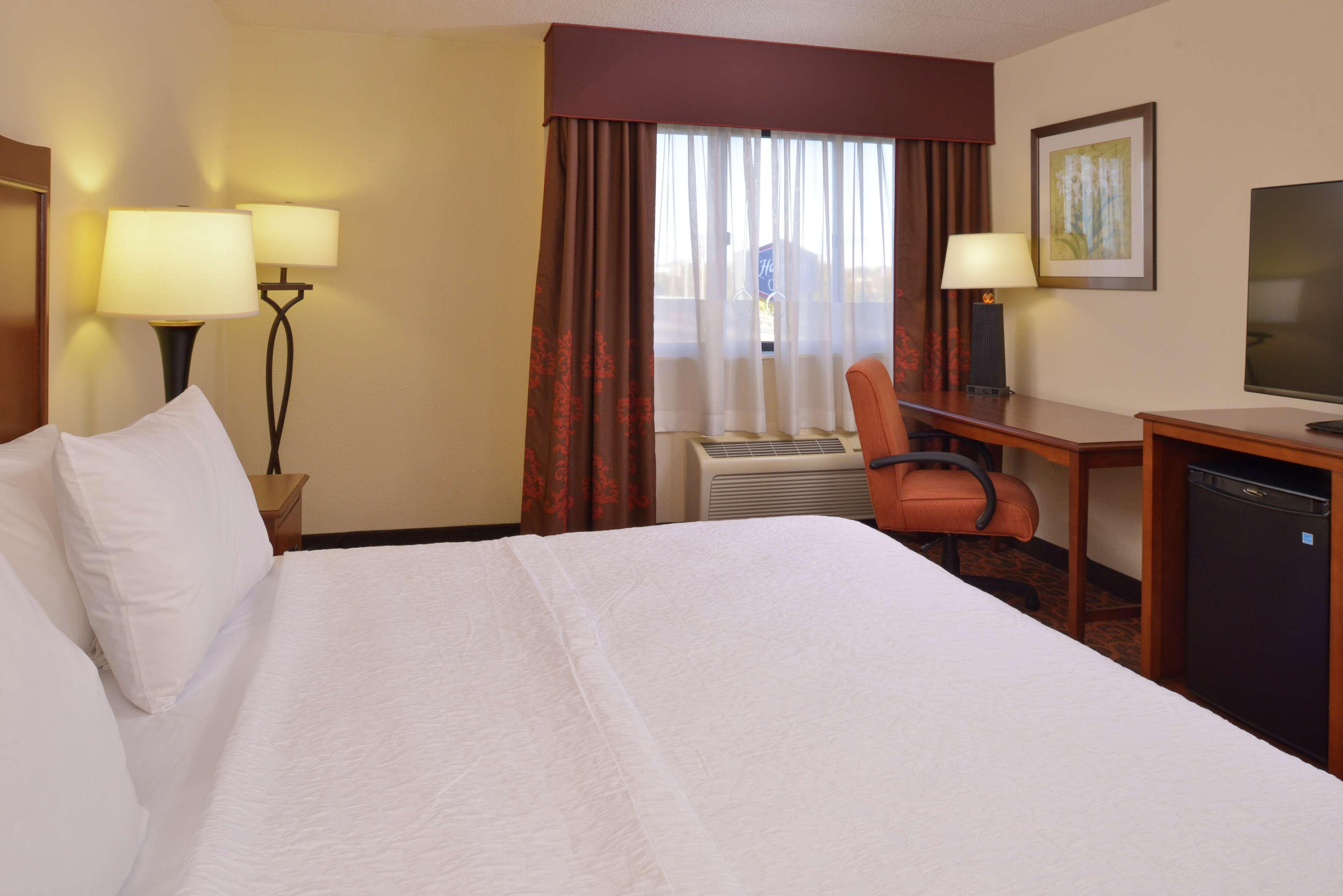 Hampton Inn Frederick Dış mekan fotoğraf